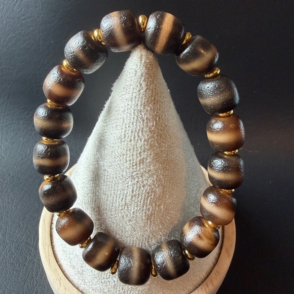 Black & Gold Agate Dzi Bead Bracelet • Spiritual Totem Design • Unisex 17 beads